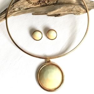 𝅺3/$29! Creamy Yellow Collar Necklace & Earrings